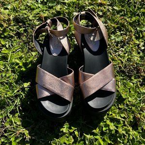 Shelly's London Pink Metallic Leather/Black Platform Sandal Size 9